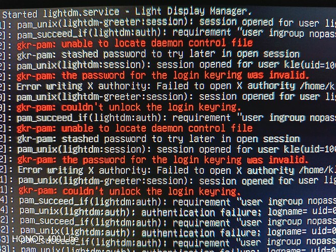 ho lanciato il tuo "journalctl..." e queste sono le parti in rosso che sono riuscito a fotografare.